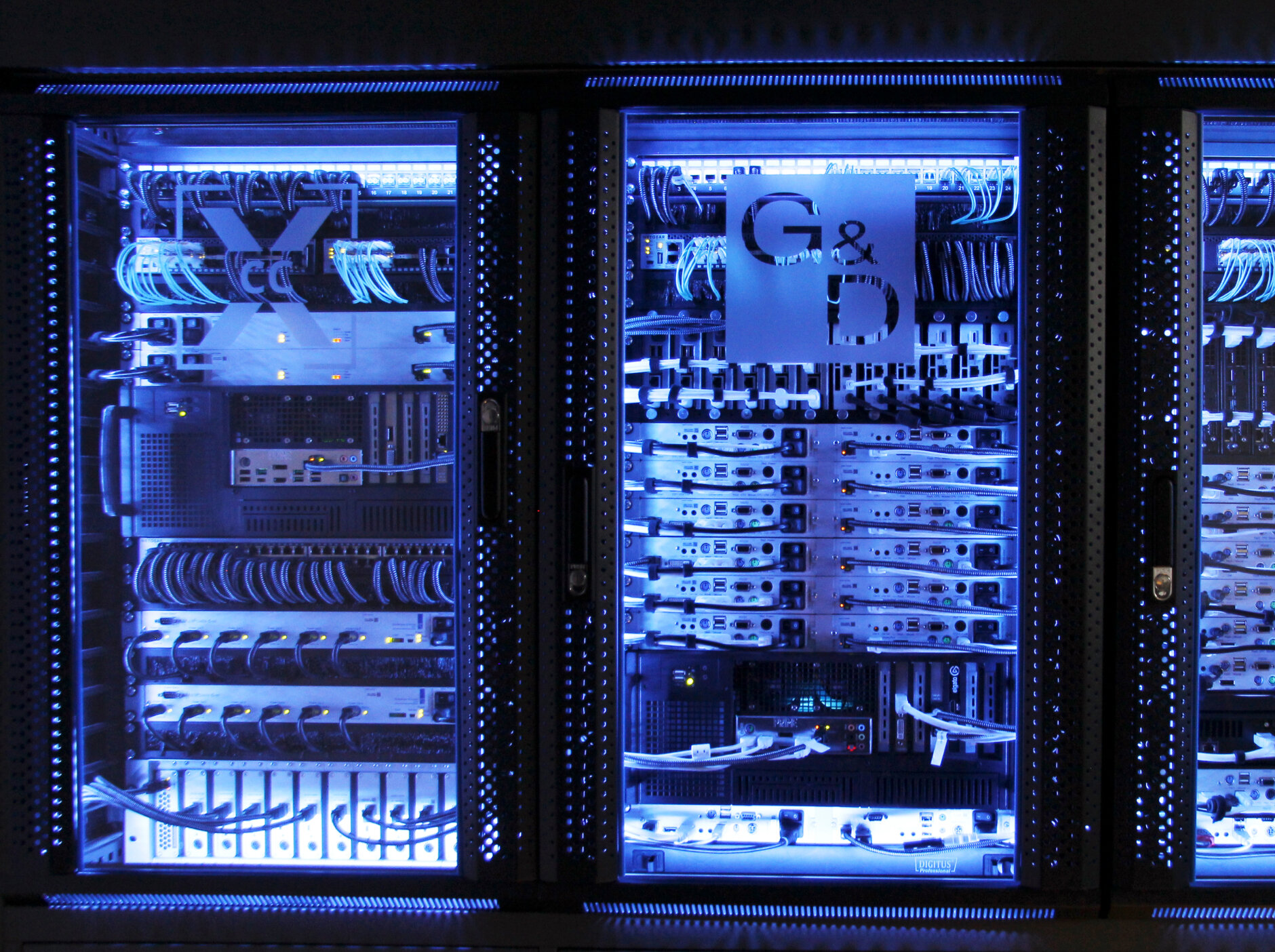 Server racks equipped with KVM from G&D