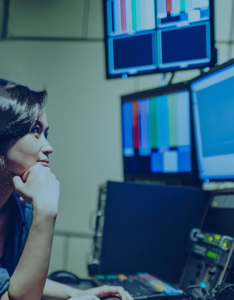 Multi-Monitor-Arbeitsplatz im Studio